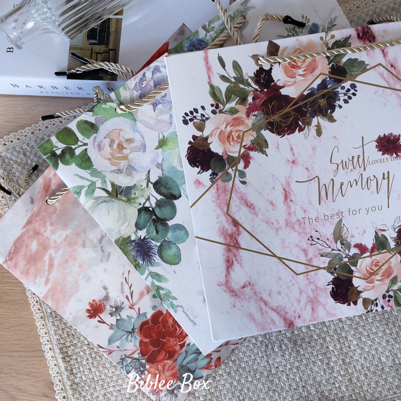 ꒰5ใบ꒱ถุงกระดาษ แยกขายจากเซตกล่องของขวัญ มี 8 ลายให้เลือก ไม่มีริบบิ้น พร้อมส่ง