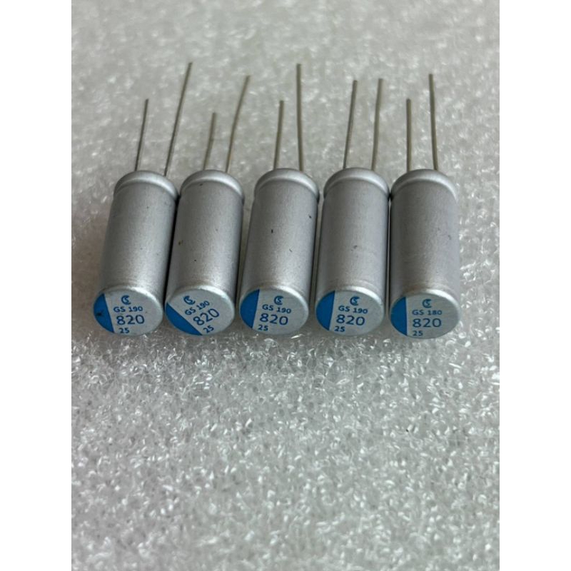คาปาซิเตอร์ 820UF 25V  820UF 25V ขนาด8x20mm. 820UF 25V 820UF 25V  820UF 25V ตัวสีเงินแถบสีฟ้าสินค้าใ