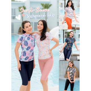 เซ็ทชุดว่ายน้ำเสื้อแขนสั้นกันยูวี พร้อมกางเกงสามส่วน