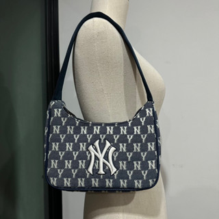 MLB JACQUARD MONOGRAM UNISEX HOBO BAG 3ABQS011N 50NYS NEW YORK YANKEES สีน้ำเงิน