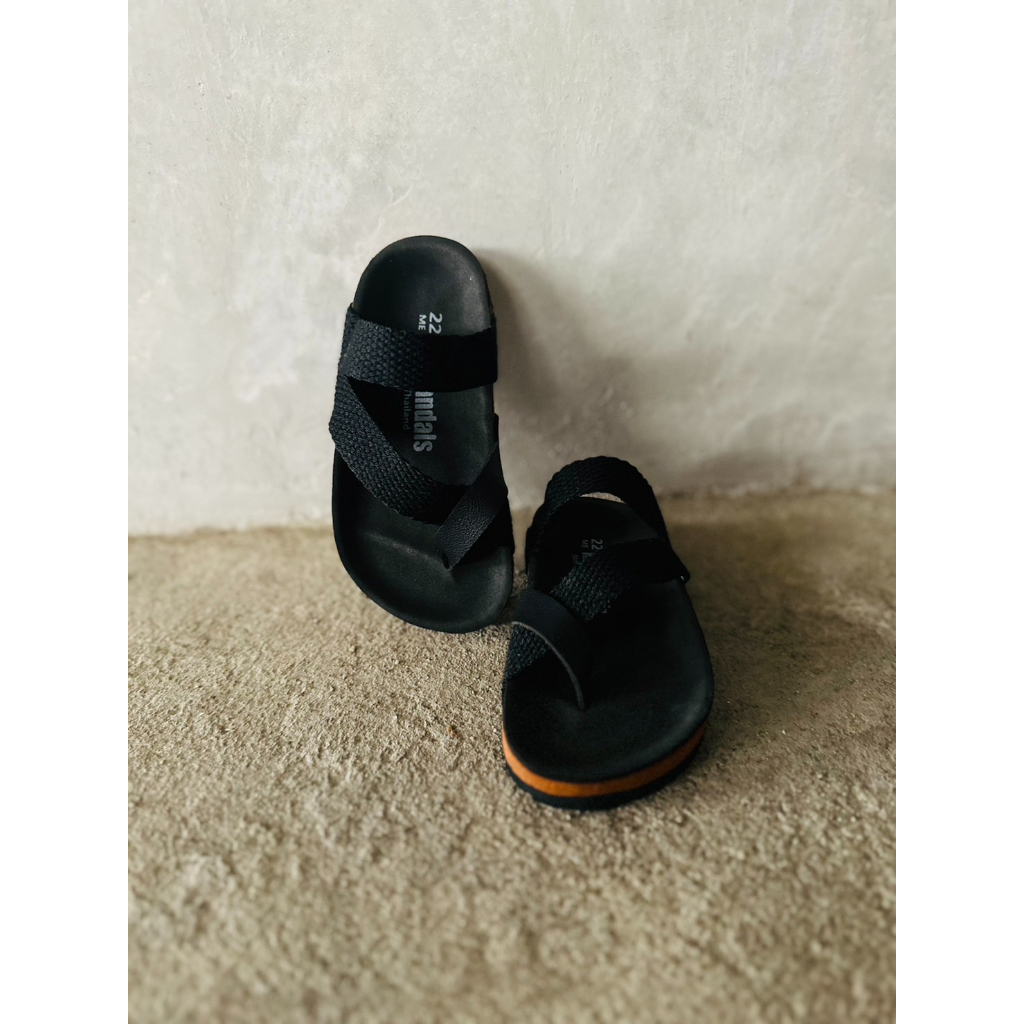 รองเท้าไขว้ผ้าสีดำล้วน สำหรับเด็กและผู้ใหญ่ [พร้อมส่ง รับเปลี่ยนสินค้า]