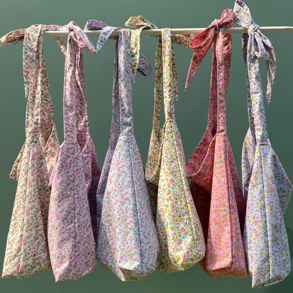 รวมกระเป๋าผ้าน่ารัก ลายดอกไม้ สายผูกโบว์ totebag 🌷🩰🤍 สีเยอะมาก - รูปที่ 4