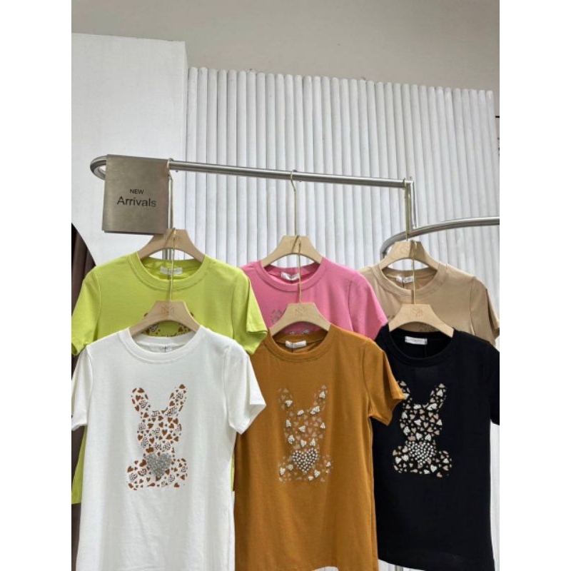 เสื้อยืดตัวเล็ก กระต่ายติดอะไหล่เพชร มุก ป้าย it's me basic