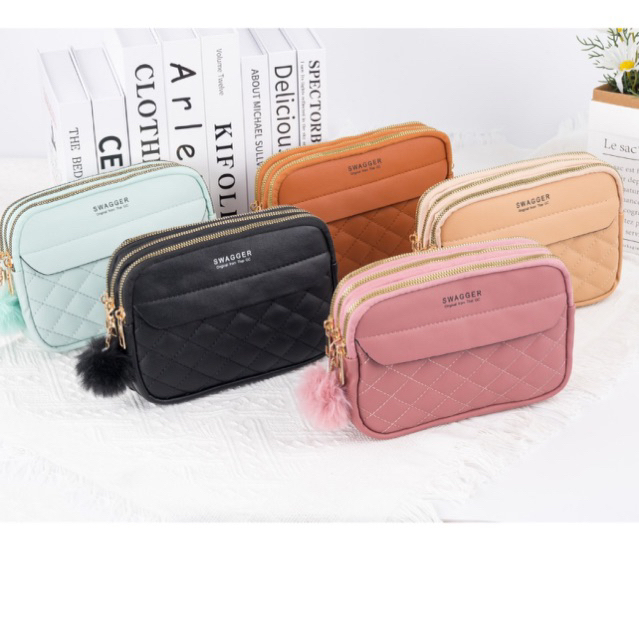 กระเป๋าสตางค์ ใบใหญ่ สะพายได้ 3 ซิป แต่งขนปอม ปอม (GC-075)