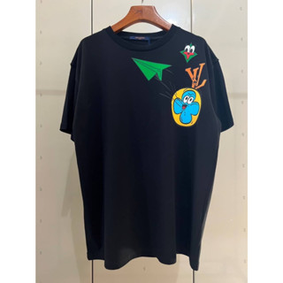 LOUIS VUITTON MONOGRAM COMIC GRAPHIC COTTON T-SHIRT IN BLACK เสื้อยืดคอกลมแขนสั้น แบรนด์หลุยส์วิตตอง