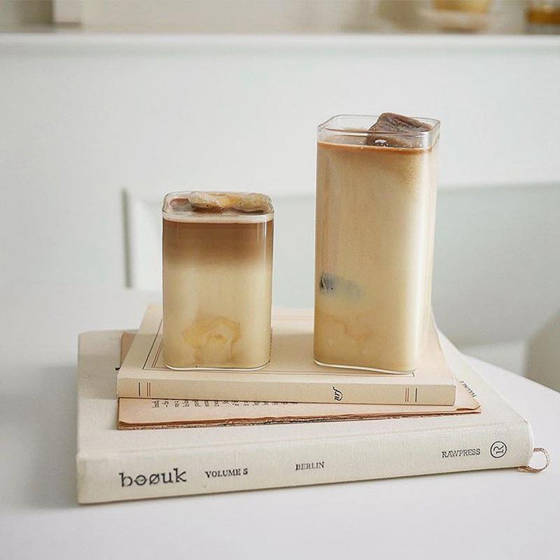 พร้อมส่ง แก้วสไตล์ Home cafe ทรงเหลี่ยม สวยมากกก ไม่ว่าเมนูไหน ถ่ายรูปออกมาก็คือสวยยย TwinniesDecor