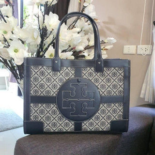 กระเป๋าสะพายไหล่ ใบใหญ่ TORY BURCH TOTE BAG  วัสดุ  CANVAS ทั้งใบตัดด้วยหนังแท้สี NAVY ตัวกระเป๋าตั้งอยู่ทรงสวย