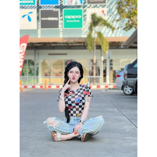 เสื้อครอป ซีทู ลายกราฟฟิก