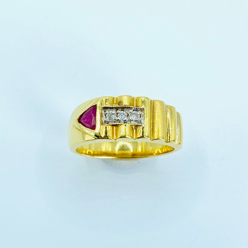 แหวนทอง💫size 50; แหวนทอง พลอยทับทิมพม่า สามเหลี่ยม ลายลูกศร เพชรแท้ A10125