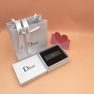 Dior กล่องของขวัญและถุงของขวัญ การใช้เคาน์เตอร์(ซื้อลิปสติกแถมกล่องของขวัญและถุงของขวัญ)