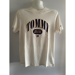เสื้อยืดคอกลม Tommy Jeans logo crewneck t-shirt size M โทนสีอ่อน ของแท้ 100%