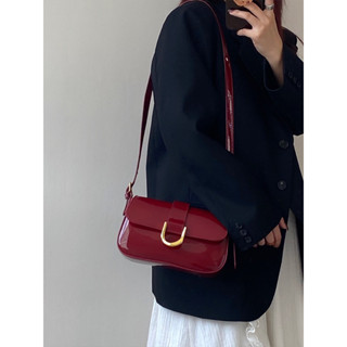 กระเป๋าพร้อมส่ง Buckle handbag (red wind/ black)