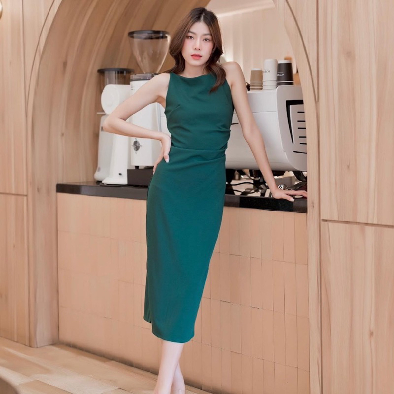 Lady MADE Kloset  ชุดเดรสยาวสีเขียวเข้ม รุ่นเลดี้ เดรสออกงานสวยๆ Lady Collection LM001