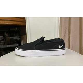 รองเท้าผ้าใบ Nike Toki Slip on