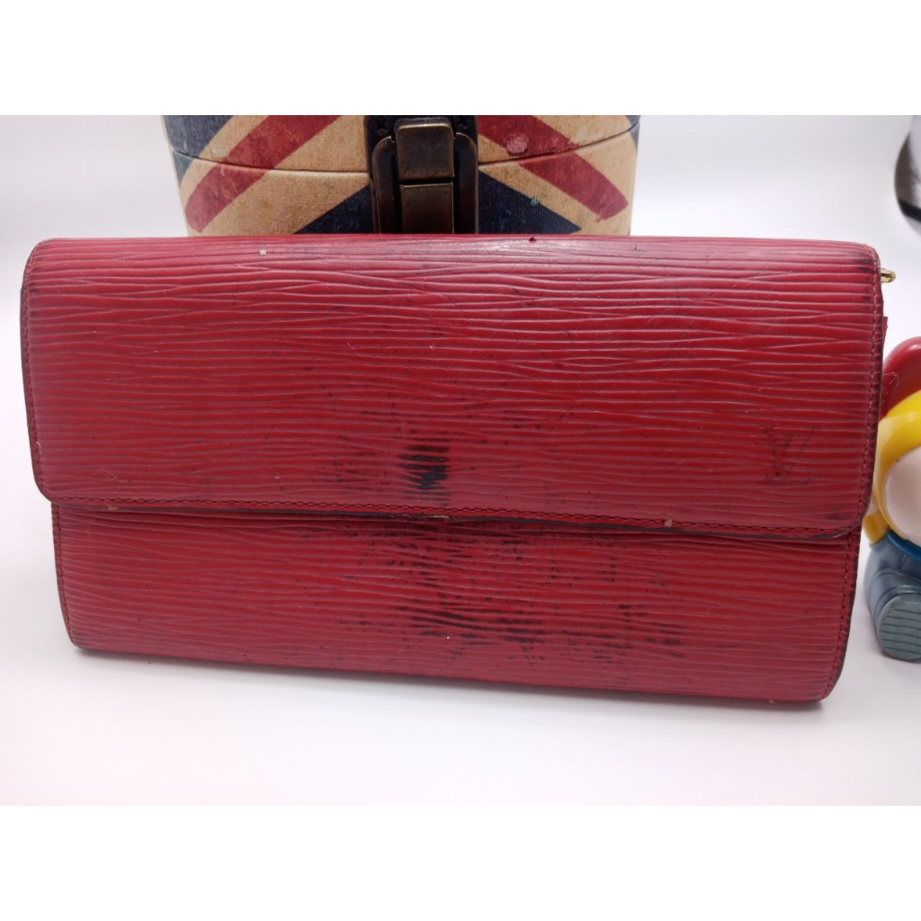 LV wallet red epi 😍 มือสอง กระเป๋าตังค์ใส่ธนบัตร หลุยส์ ลายไม้  แดงรับทรัพย์