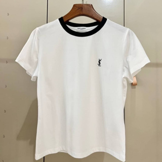 YVES SAINT LAURENT YSL LOGO EMBROIDERED WHITE COTTON T-SHIRT เสื้อยืดคอกลมแขนสั้น แบรนด์อีฟส์ แซงต์ โรลองต์