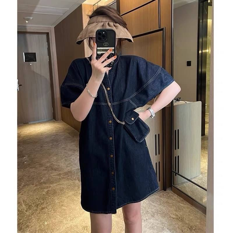 ชุดเดรสยีนส์ทรงOversize มาพร้อมกระเป๋าใช้งานได้จริง ทรงคอกลมกระดุมหน้า ลุคนี้พลาด มีให้เลือก 2 สีโดนๆ ราคา ถูกที่สุด ดีลบีเคเค แกลเลอรีภาพที่ 6