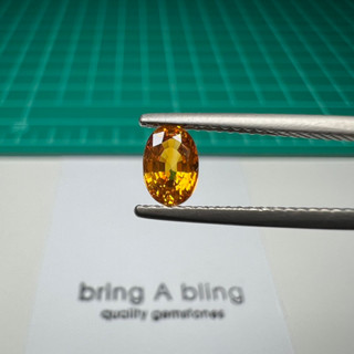 บุษราคัม (yellow sapphire) จากศรีลังกา  พลอยธรรมชาติ เผ่าเก่า น้ำหนัก 0.85 กรัต (6.2x4.3x3.1mm)