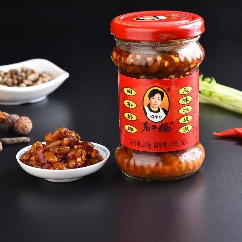 น้ำพริกจีน เหล่ากันมา เต้าเจี้ยว พร้อมทาน ขนาด 210 กรัม 老干妈风味水豆鼓 210克