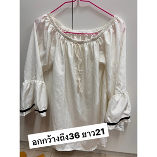 Clearance Sales🔥🔥 white vintage shirt พร้อมโบผูกเก๋ๆ สภาพใหม่ .