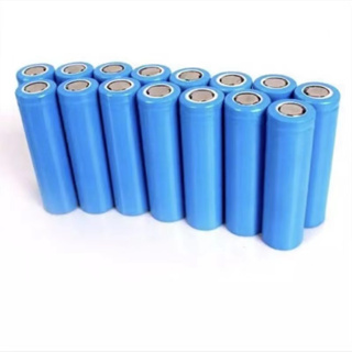 พร้อมส่งจ้า ถ่านชาร์จ 18650  3.7V 2200mAh แบตเตอรี่ลิเธียมไอออน และแท่นชาร์จ