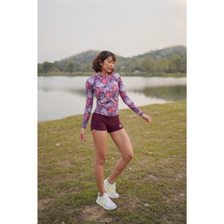 Rashguard Tee : Saturday Vibes เสื้อว่ายน้ำผู้หญิงแขนยาว รุ่นสวม