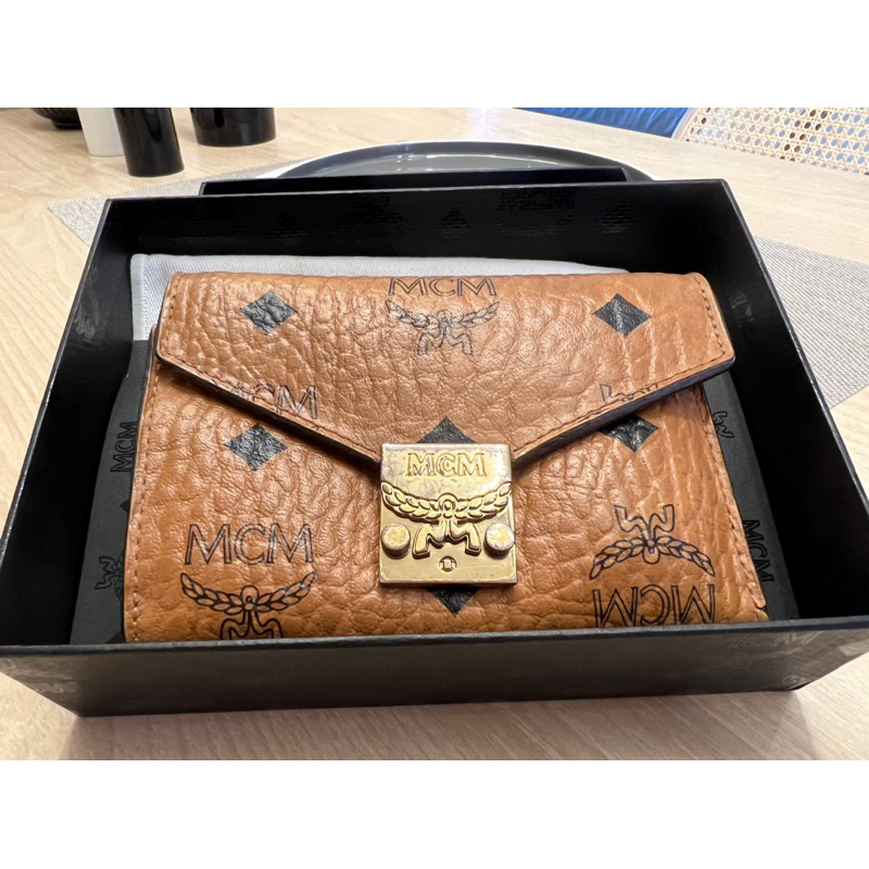 กระเป๋าตัง mcm แท้ มือสอง ของแท้ 💯 Mcm Patricia Three-Fold Wallet in Visetos