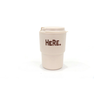 Plastic Cup แก้วน้ำพลาสติก มีฝาปิด ลายHERE. JP Quality 320ml 8x9x13cm สีเบจ 1590 BEIGE