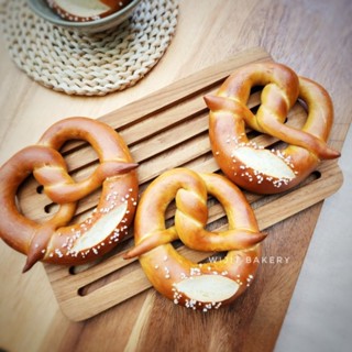 Bavarian pretzel เพรทเซล ขนมปังเพรทเซล