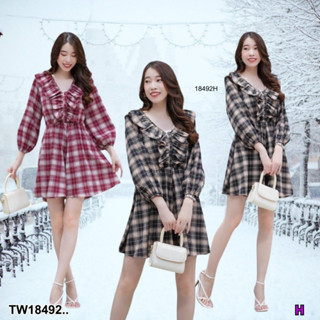 TwinsShopVip💗พร้อมส่ง TW18492 Jumpsuit จั้มสูทขาสั้นลายสก็อต แต่งระบายด้านหน้า ..