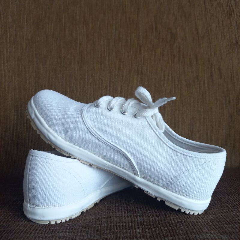 รองเท้าผ้าใบสีขาวนันยาง nanyang