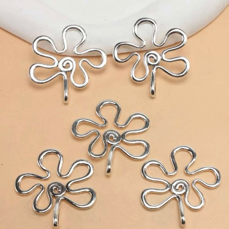 พร้อมส่ง : จี้ดอกไม้ ไม่ลอกไม่ดำ ขั้นต่ำ 5 ชิ้น