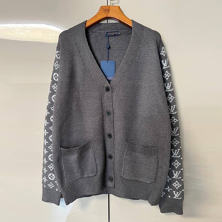 LOUIS VUITTON MONOGARM MIX CASHMERE CARDIGAN IN GREY เสื้อคลุม คาร์ดิแกน แบรนด์หลุยส์วิตตอง คอวี ผ้าไหมพรม