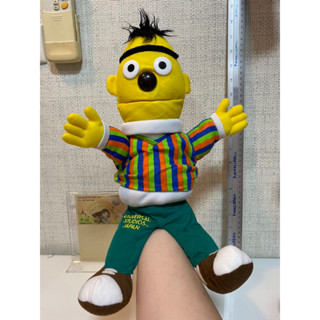 หุ่นมือ Bert จากเรื่อง Sesame street สภาพ96% ของแท้ ป้ายUSJ