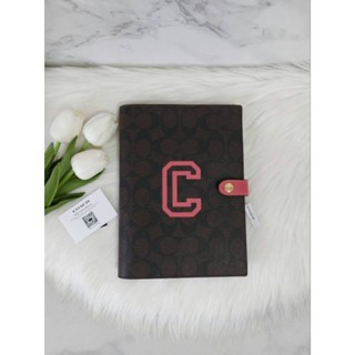 Notebook In Signature Canvas With Varsity Motif
Signature coated canvas and smooth leather
Snap closure