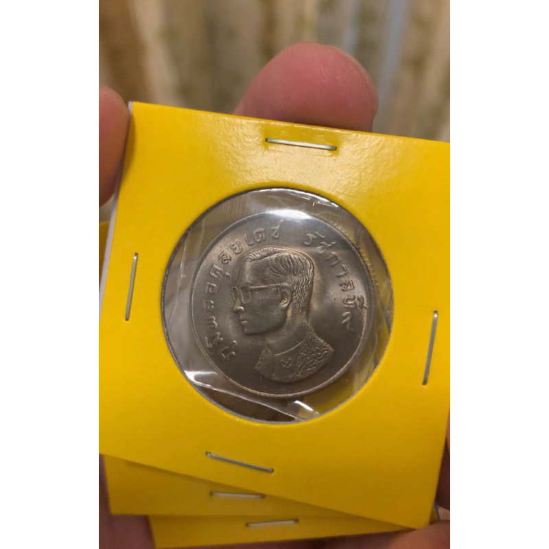 เหรียญมหาบพิตรในหลวงรัชกาลที่ 9 หลังครุฑ ปี 2517 เหรียญใหม่ไม่ผ่านการใช้