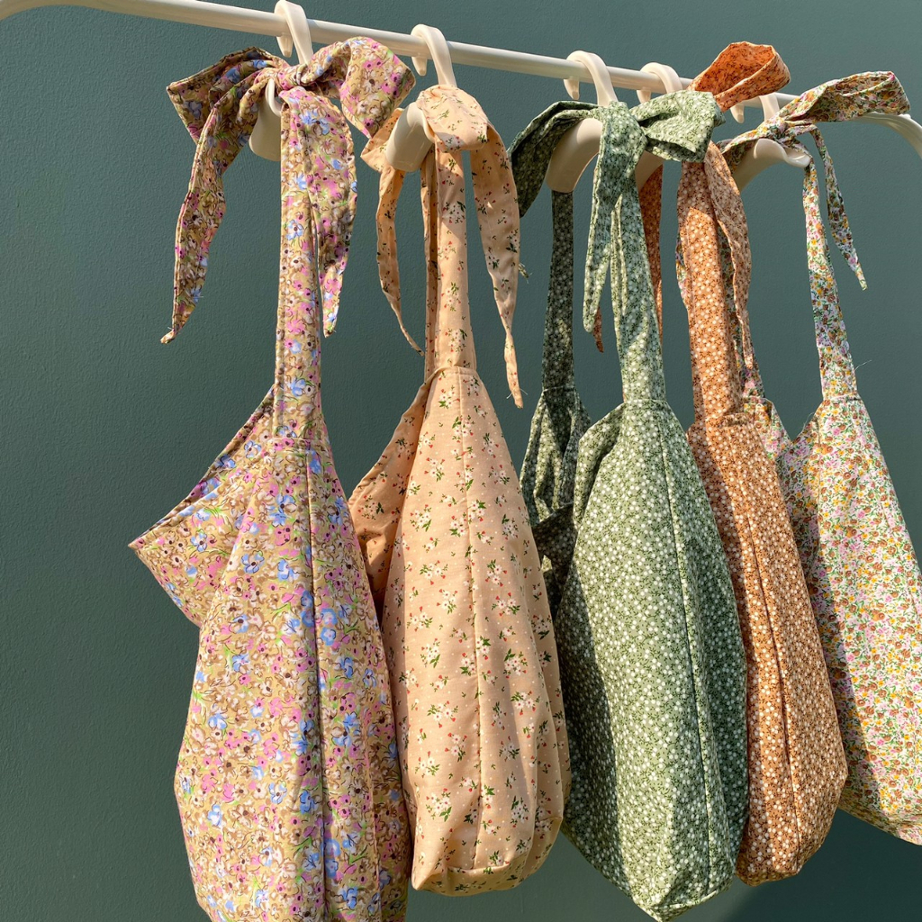 รวมกระเป๋าผ้าน่ารัก ลายดอกไม้ สายผูกโบว์ totebag 🌷🩰🤍 สีเยอะมาก - รูปที่ 2