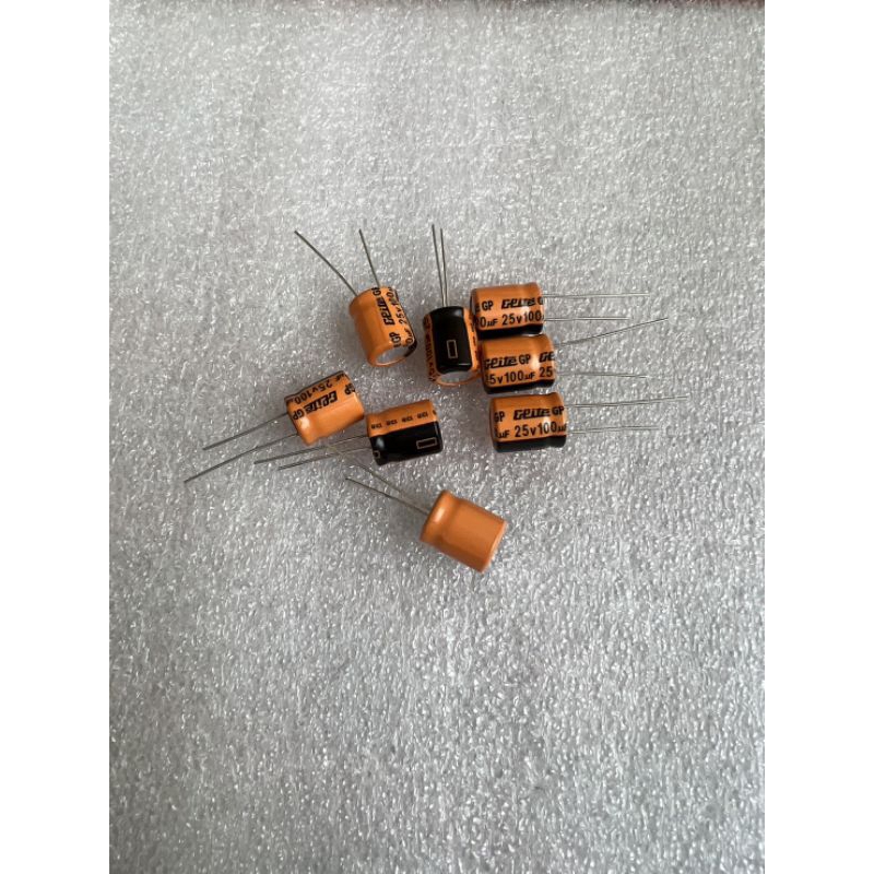 คาปาซิเตอร์ 100UF 25V  100UF 25V ขนาด10x12mm.(10ชิ้น) 100UF 25V 100UF 25V  100UF 25V สีส้มสินค้าใหม่