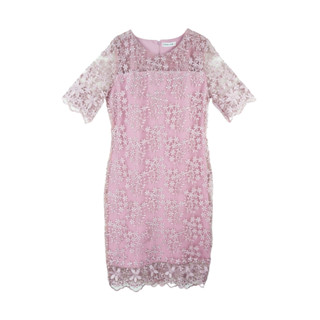 Dress Code เดรสลูกไม้ลายดอกไม้แขนสั้น | Floral Lace Dress with Short Sleeves ชุดเดรสออกงาน สีชมพู