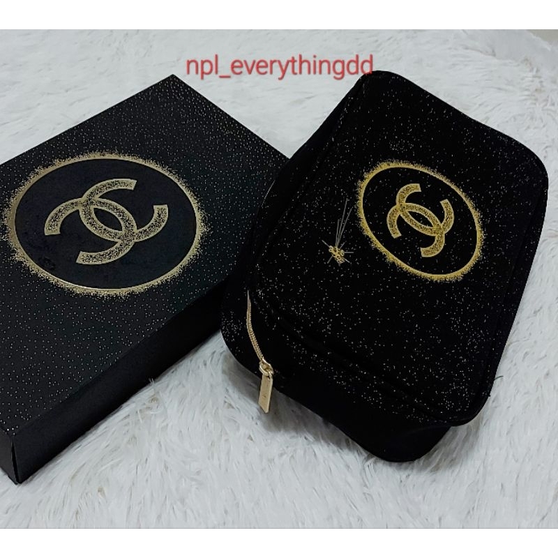 Chanel Christmas cosmetics bags, Chanel VIP Gift แท้นะคะ‼️ สีดำกลิตเตอร์ สวยหรู พร้อมกล่อง