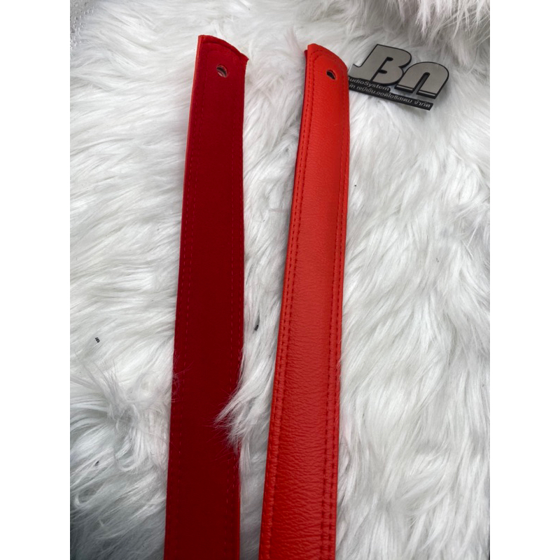 สายหิ้วลำโพงDIYสีแดงหนังลายหนังแท้ขนาด1.5นิ้วด้านหลังบุด้วยผ้าหนังกลับสีแดงมีดันทรงด้านในแข็งแรง  เจาะรูให้คะ