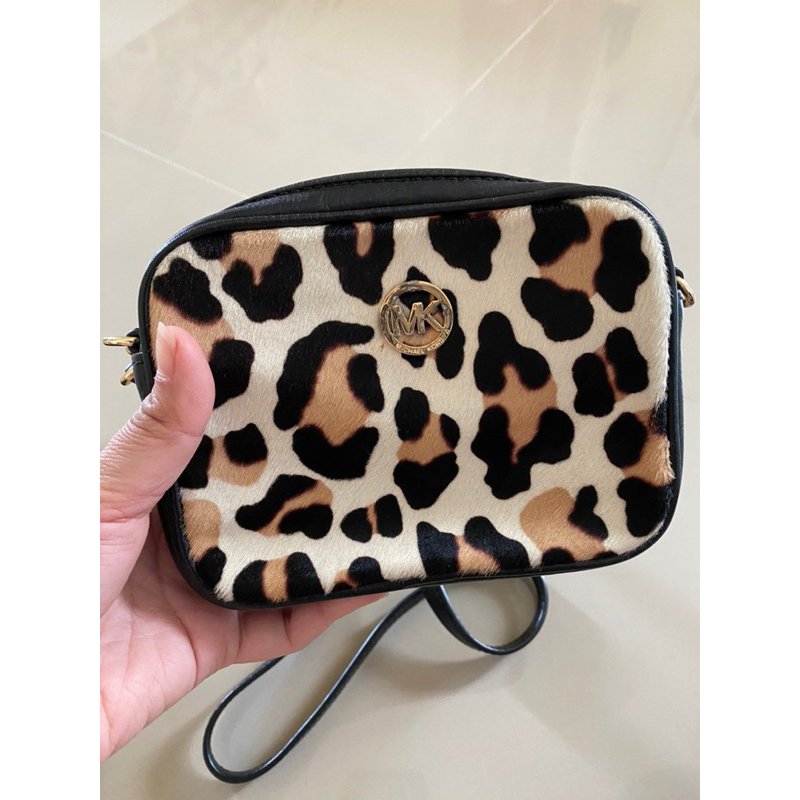กระเป๋า Michael Kore crossbody