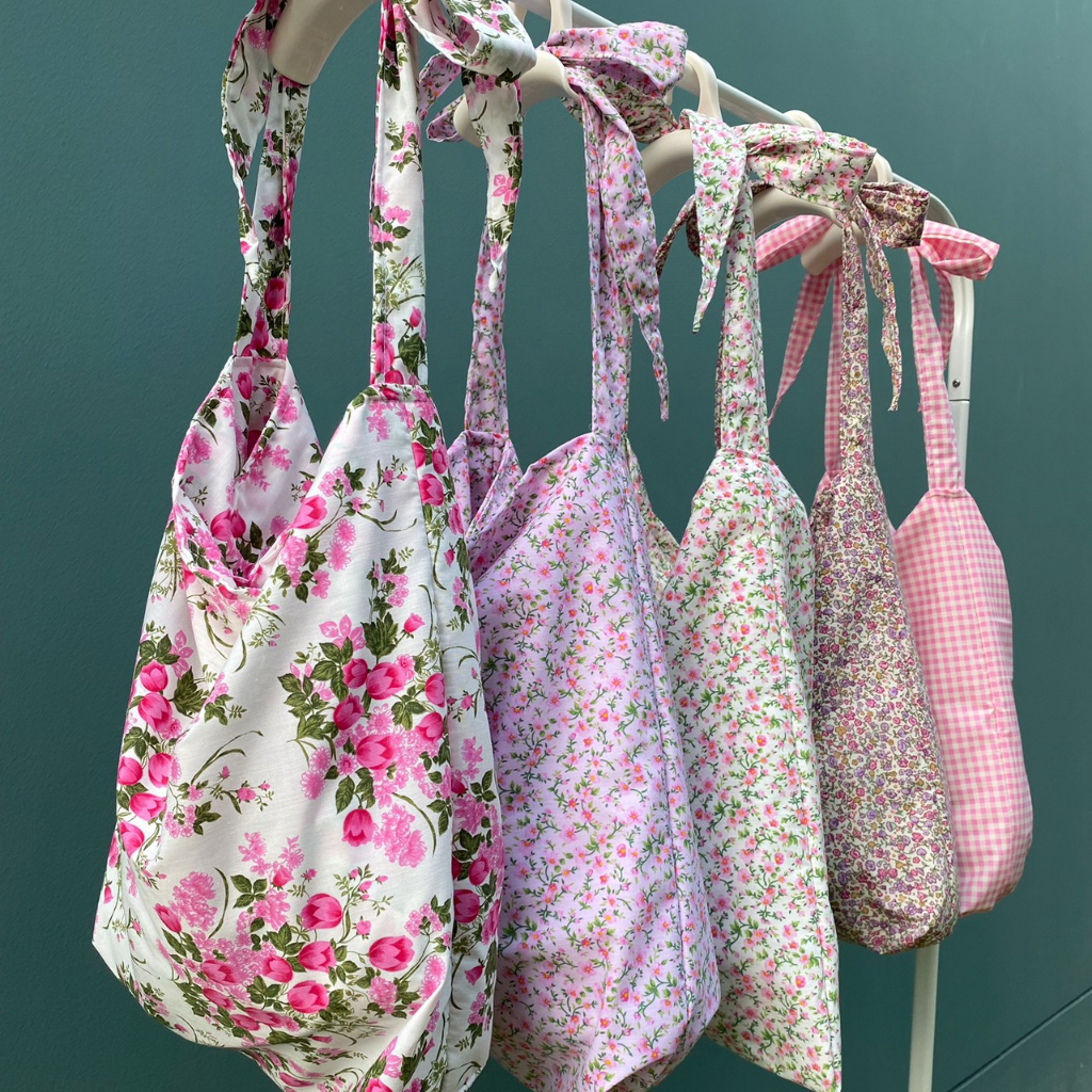 รวมกระเป๋าผ้าน่ารัก ลายดอกไม้ สายผูกโบว์ totebag 🌷🩰🤍 สีเยอะมาก - รูปที่ 3
