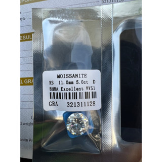 Moissanite Diamond 11.00 mmm มิล )( 1 เม็ด Pieces)(5 กะรัต Carats)มี ตัวเลขเลเซอร์ ใบเซอร์ะอยู่ในซีน