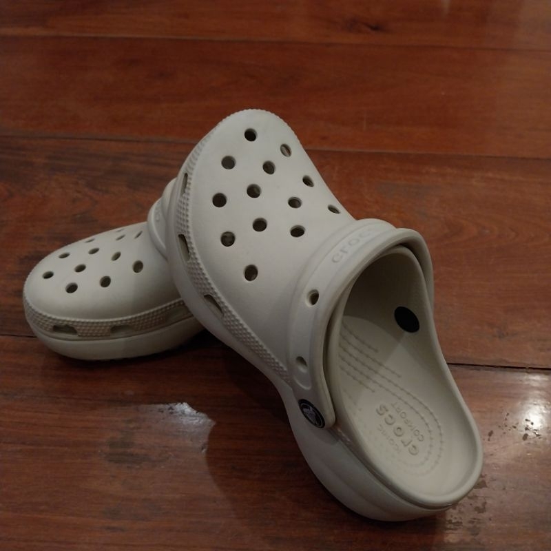 ส่งต่อ crocs classic platform clog สีbone(ครีม)