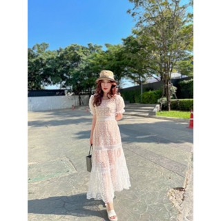 Maxi dress ผ้าลูกไม้ปักฉลุมีซับในอย่างดีเลยค่า งานแขนตุ๊กตา ซิปหลังเอวดึงยาง มีสายผูกเอวได้ตามสัดส่วน