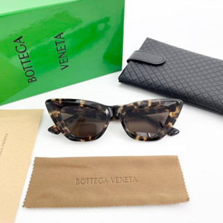 BOTTEGA VENETA CAT-EYE SUNGLASSES แว่นตากันแดดแบรนด์โบเตก้า เวเนต้า เลนส์ทรงแคทอาย