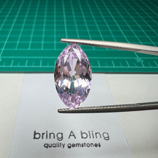 คุนไซต์ Kunzite น้ำหนัก 10.00 ct (17x9.8x8.7)mm พลอยธรรมชาติ ไม่ผ่านการปรุงแต่ง สีชมพูสวย ค่อนข้างสะอาด ไฟเต็ม