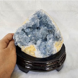 โพรงหินเซเลสไทต์ ผลึกหินเซเลสไทต์(Celestite)หรือหินเซเลสไทน์ สูง 14 ซม.กว้าง 14 ซม.หนา 9.5 ซม.น้ำหนัก 2.25 kg.