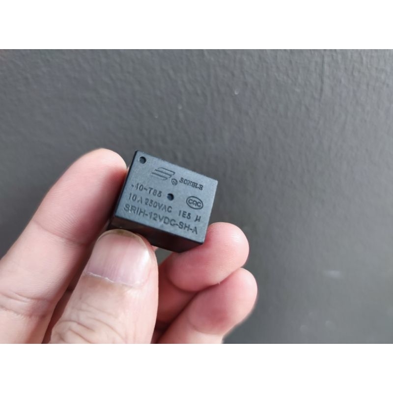 รีเลย์ Relay HM821 012-HS 10A 250VAC 4 ขา 12V
